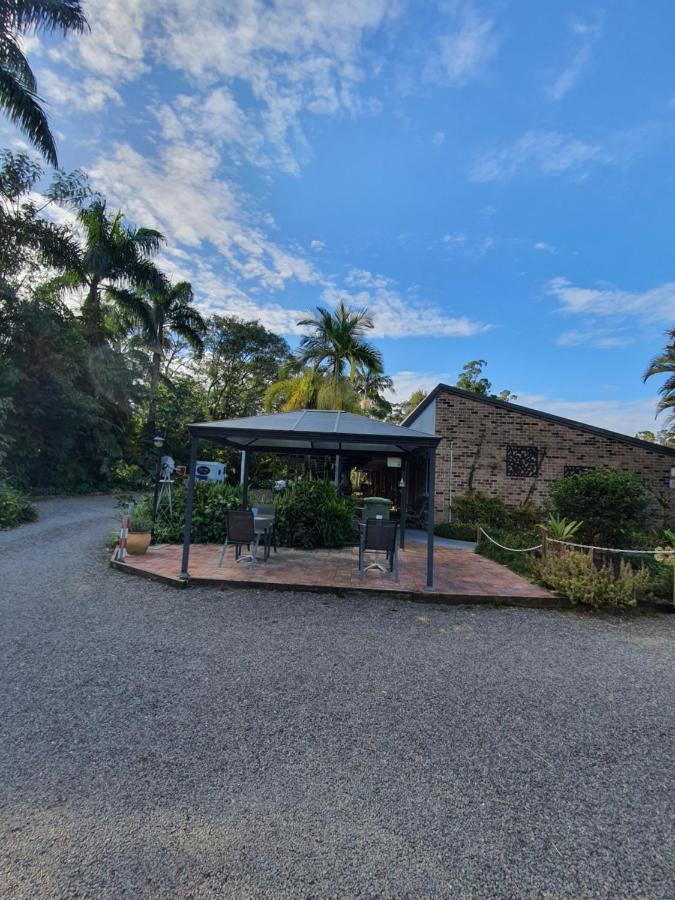 Beerwah Motor Lodge エクステリア 写真